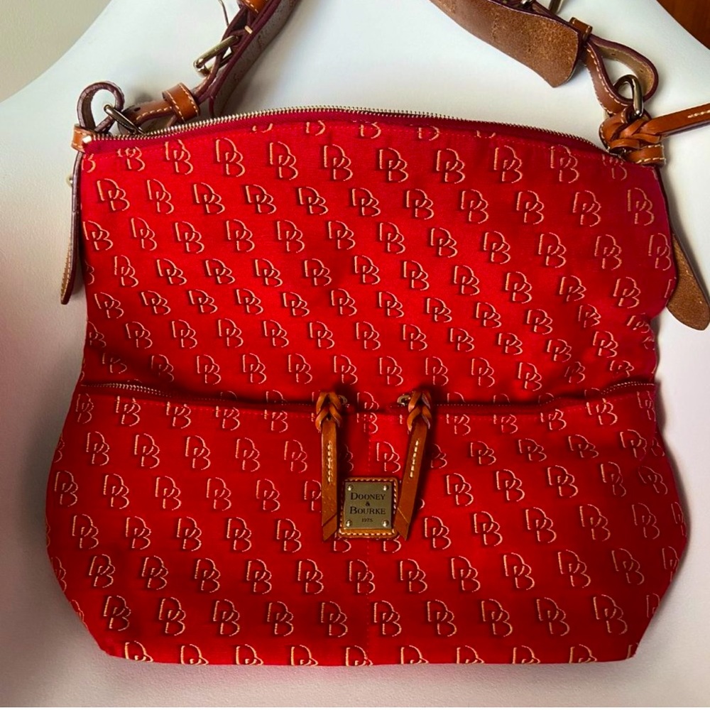 Authentique Dooney & Bourke Logo Handbag red